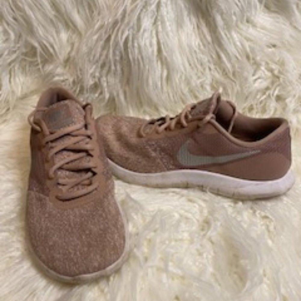 Women's Nike Tennis Shoes